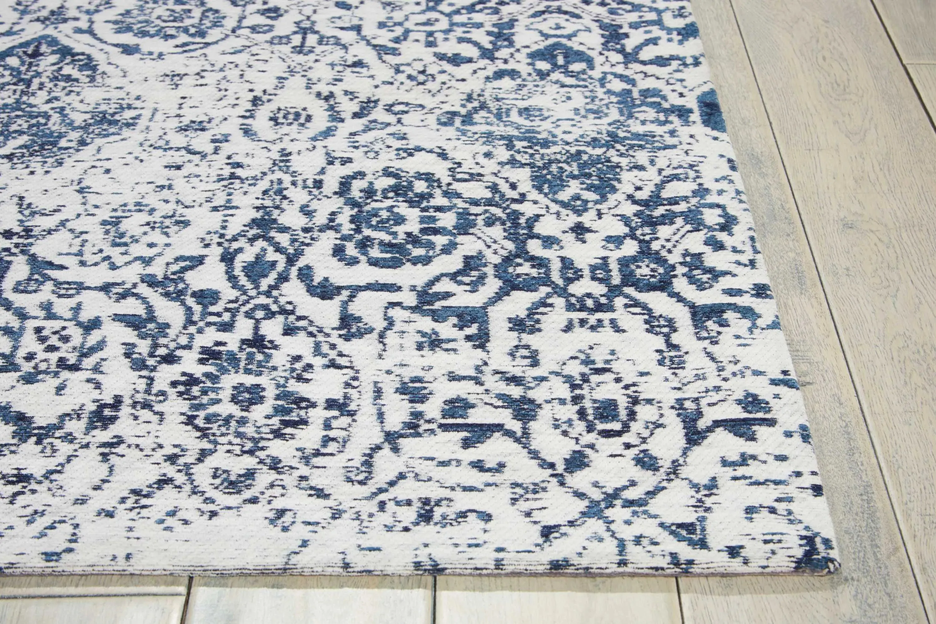 Damask DAS06 Ivory/Navy Rug