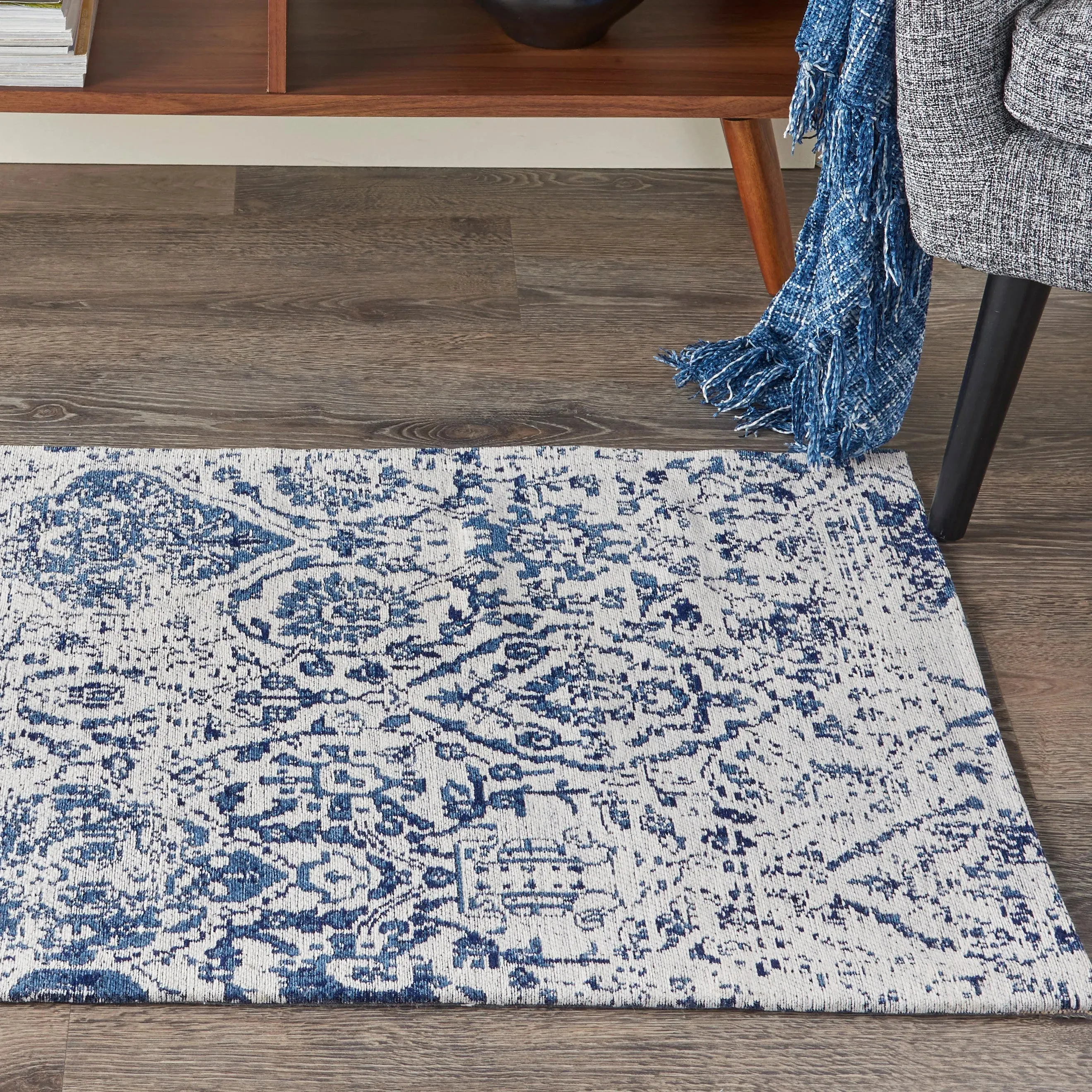 Damask DAS06 Ivory/Navy Rug